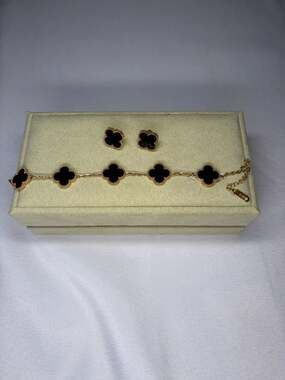 Black Onyx Style Four Leaf Clover Bracelet and Stud Earrings Set